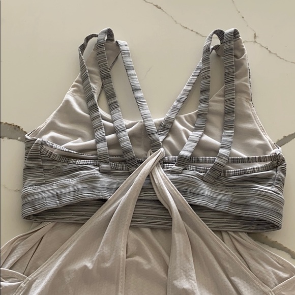 Lululemon open back tank with built in bra size 6 - Picture 4 of 6